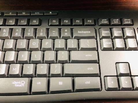 giá tốt, gõ nhẹ, không hoàn toàn im lặng, nhưng cũng ok, nhưng chuột và bàn phím chung 1 receiver, nếu chuột hư thì mua chuột khác lại thêm 1 receiver nữa :(