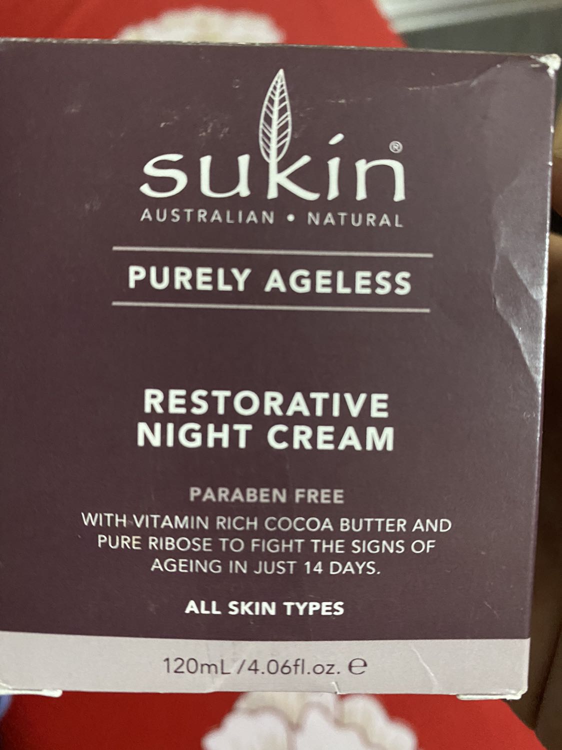 Lúc trước mua của shop bên ***. Nay qua tiki mua.nên auto 5*. Kem này lần đầu thử thấy thương ngọt hơn kem ăn nữa. Thoa + toner+ serum tầm xuân xong giống như thoa mật ông chanh lên mặt vậy . Nhưng sáng dậy không mịn không nhờn như lưc mới thoa nữa. Dùng thì nên đi ngủ tránh as xanh bởi lâu quá da thường bị đỏ sẫm màu nha. Giao hành nhanh. Sp nhìn hơi cũ bụi. Date xa , tốt