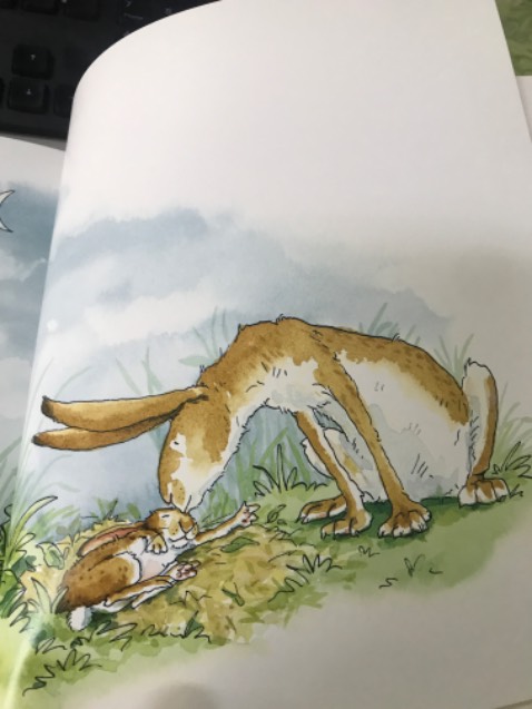 Sách nội dung dễ thương, rất hay nha. Hợp với bé từ 2t. Mà chất liệu giấy rất thích, giấy cứng mà ko bị bóng quá. Rất vừa ý