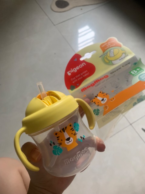 Đặt mẫu hồng mà giao màu vàng?