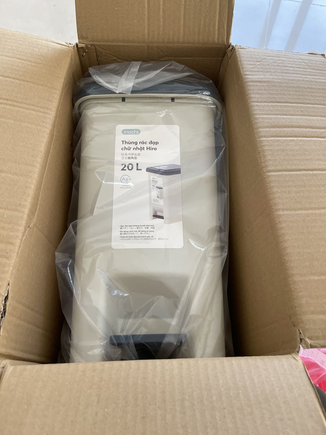 Đóng gói kỹ càng. Giao hàng nhanh. Chất lượng nhựa tốt. Sản phẩm thiết kế có hai cách mở, dùng chân đạp hoặc dùng tay ấn để mở nắp nhỏ cực kỳ tiện lợi. 5* cho sản phẩm.