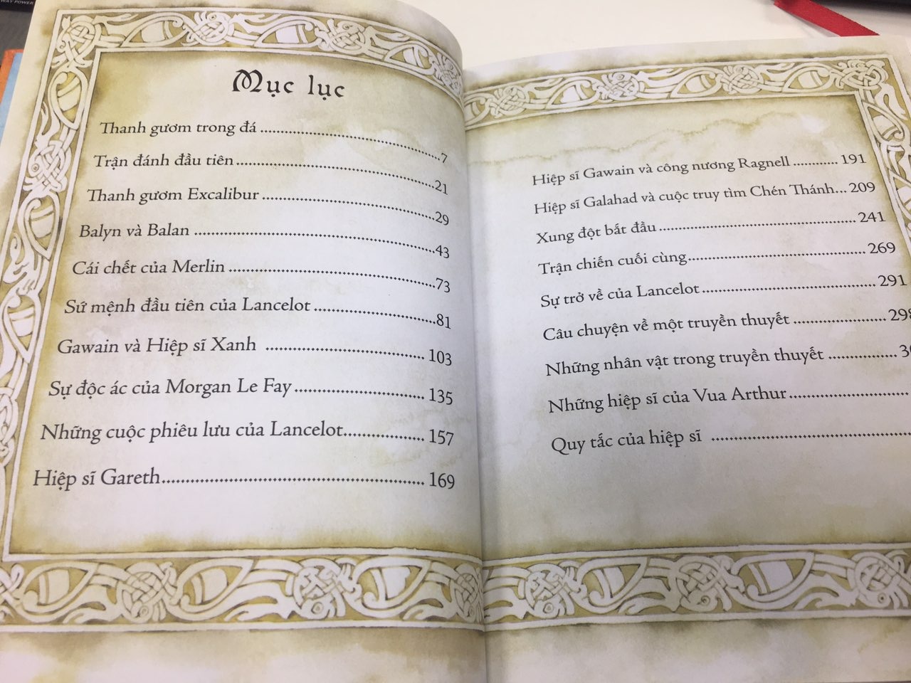 Cảm ơn Tiki vì những đợt giảm giá nên bổ sung được vào tủ sách của bọn nhỏ những cuốn sách bìa cứng, cỡ chữ vừa để đọc thêm.