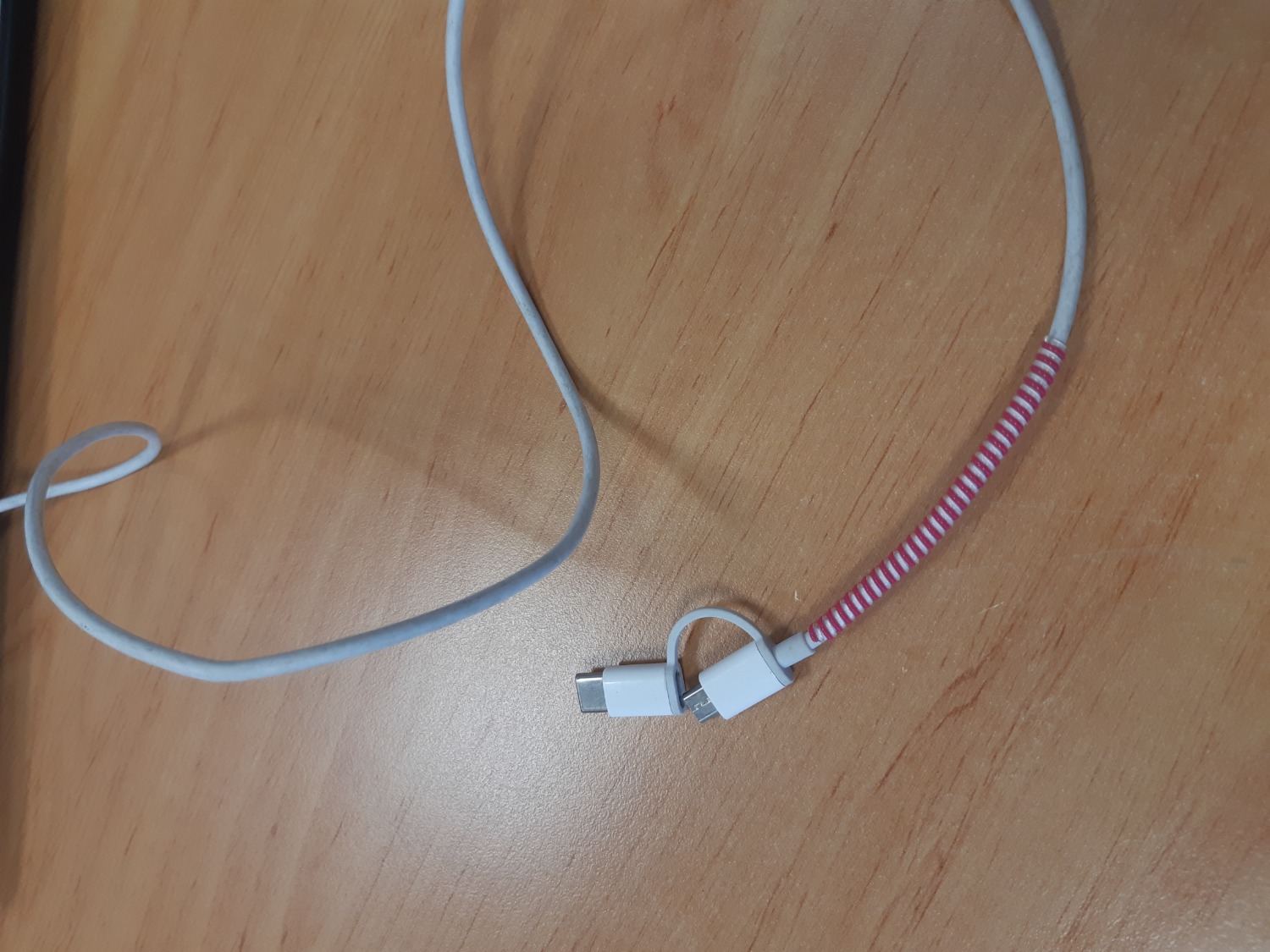 Dây dài , thích hợp sạc khi nguồn ở xa.
2 đầu nên vừa có thể sạc điện thoại type C, vừa sạc được Micro USB.
Dùng gần 2 tháng rồi nhưng vẫn còn tốt, chỉ bị cái dễ bám bẩn thôi.
Đây là dây sạc xiaomi thứ 2 mình mua, lần trước là mua dây ngắn để sạc với sạc dự phòng cho gọn, cả hai dây đều rất tốt, vô cùng hài hòng.