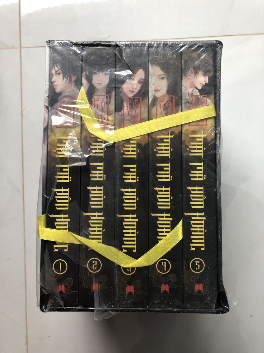 Sách Nhà Huy Hoàng thì quá đẹp rồi.. săn sale trên Tiki vừa được giá tốt mà có thêm được mã gg nữa nên bộ này mình mua ở giá 2xx thôi..