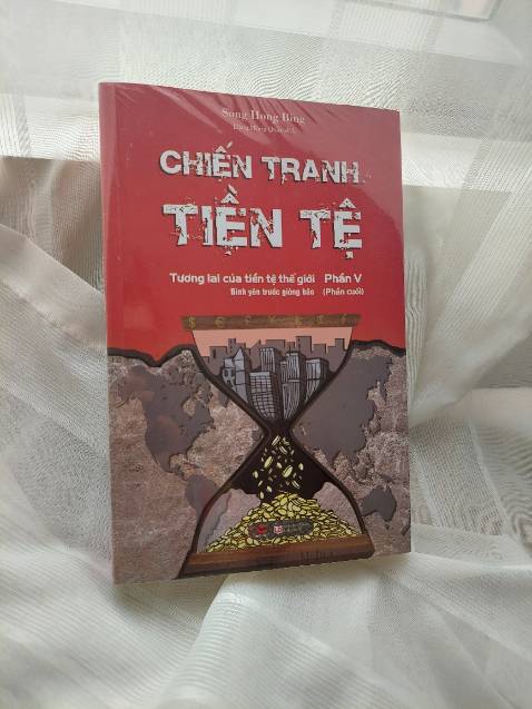 Giao hàng nhanh khoảng hơn 1 tiếng là mình nhận được sách, đóng gói cẩn thận shipper hỗ trợ nhiệt tình. Nhưng chưa đọc xong nên chưa nhận xét được nội dung tổng thể.