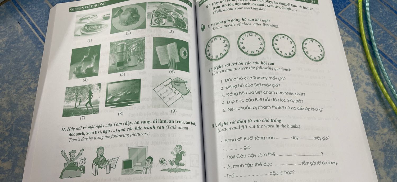 Nội dung tốt, phong phú. Lưu ý là cả bộ 4 cuốn đều có audio giọng bắc, nhưng audio phải tải trên mạng, không có hướng dẫn tải ở đâu trong sách