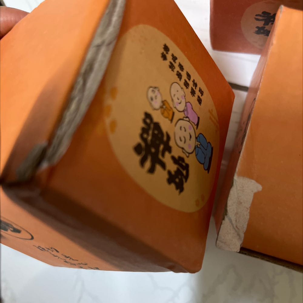 Khong một cái hộp nào hẳn hoi! 
Mua 4 bộ để tặng mà thấy ko thể tặng! Khong một cái hộp nào hẳn hoi! 
Mua 4 bộ để tặng mà thấy ko thể tặng!