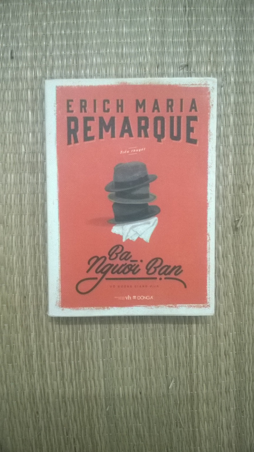 Một câu chuyện rất hay về tình bạn, tình yêu. Tác giả vẽ nên một khung cảnh chân thật đến lạ lùng về nước Đức thời kỳ hậu chiến tranh, nơi mà con người chật vật để sống. Ở đó, dù hoàn cảnh có thế nào, chúng ta vẫn có thể thấy được sự tồn tại của tình bạn chân thành đến không cần lời nói, tình yêu trong sáng không cầu vụ lợi.
Chất lượng sách rất ổn, thiết kế bìa đẹp.
