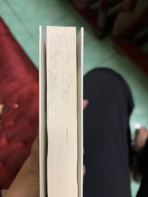 Sách hơi có vết bẩn.Tổng thể thì khá oke
