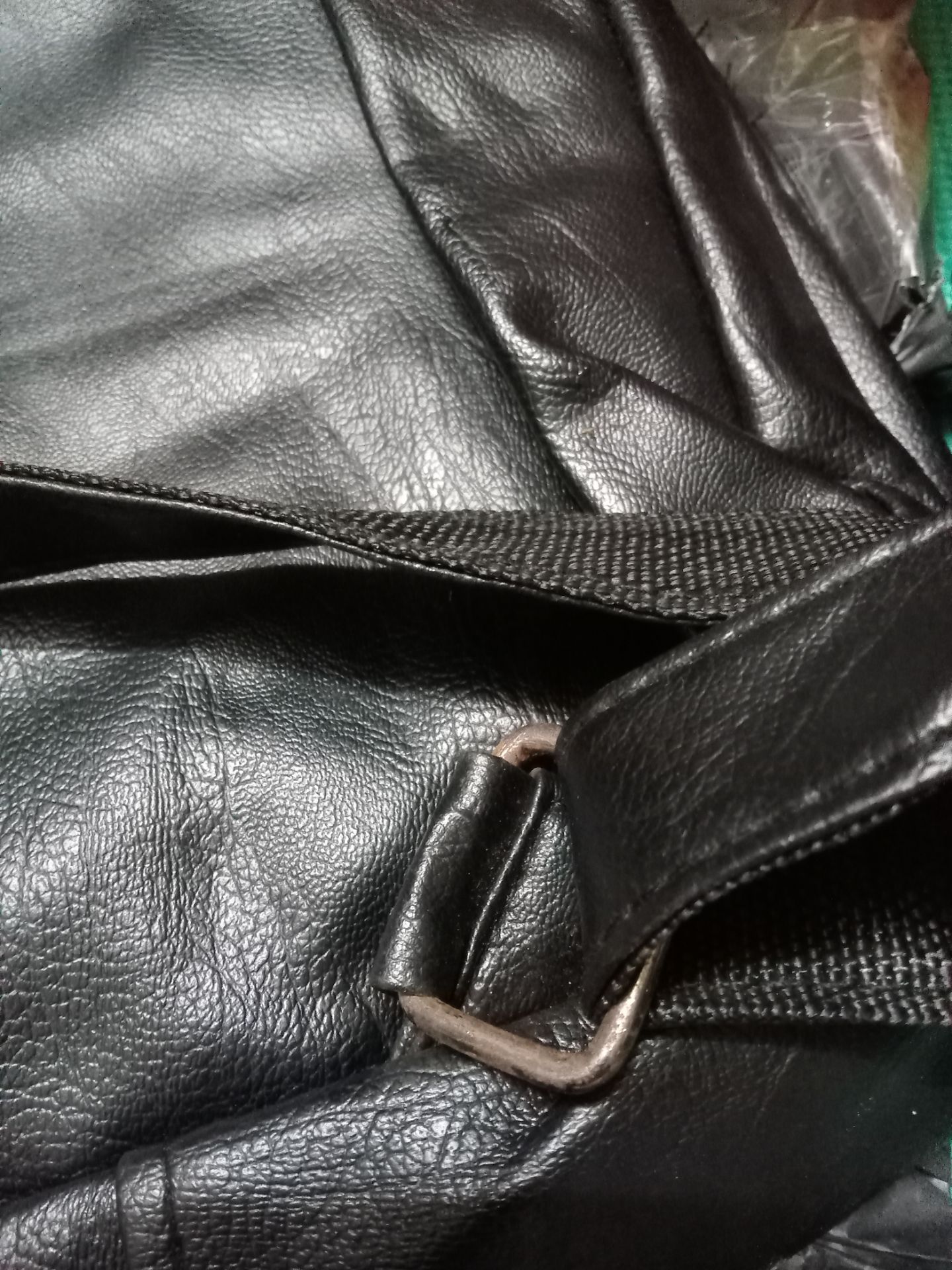 khóa hỏng ko có móc kéo.. các khóa ty thì rỉ