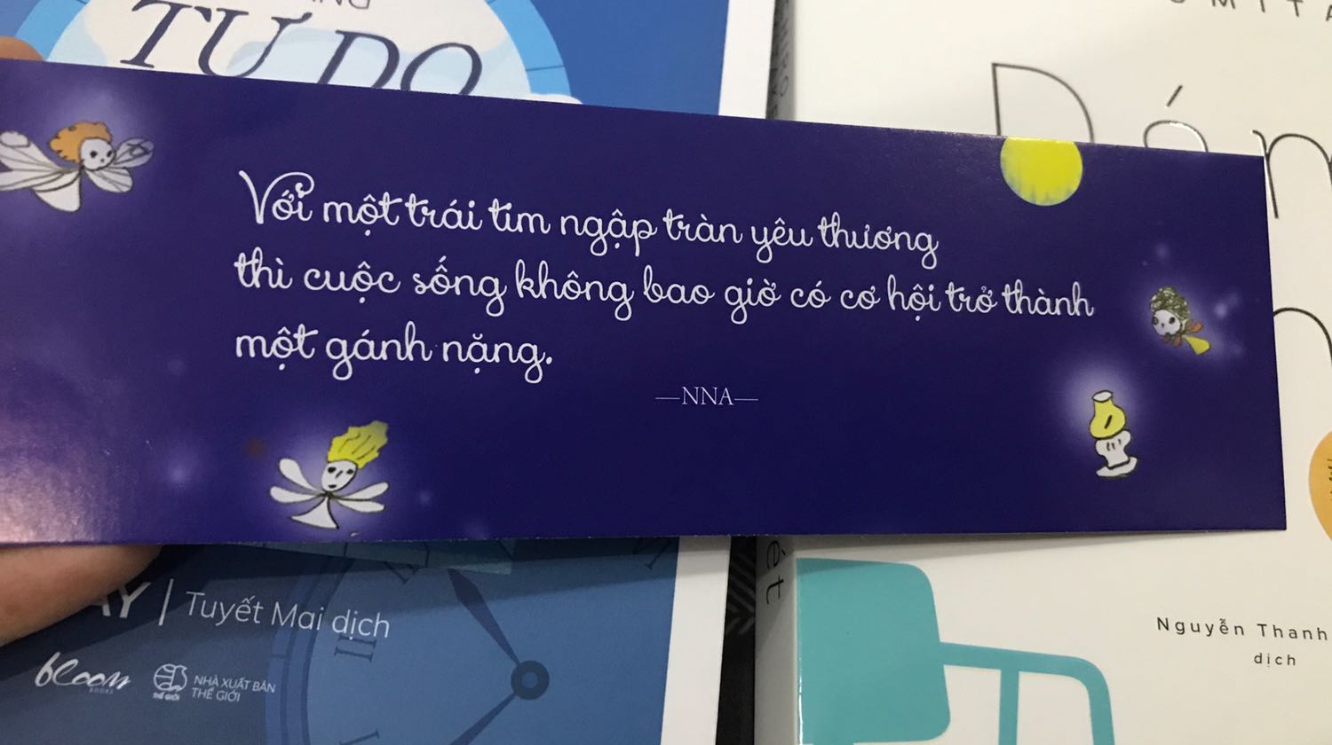 Định đọc xong hết rồi Review nhưng thôi, chỉ biết nói là quá dễ thương và giao hàng quá nhanh.
Cảm ơn Tiki vì những cuốn sách 🥰
Mình đã quá mấy cái tuổi dùng mấy thứ tặng kèm này rồi nhưng mà đc tặng vẫn thấy thích, cảm giác tuổi thơ mộng mơ gì đâu à 😜