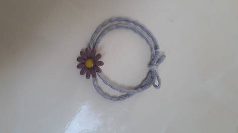 dây buộc tóc nasi đẹp lắm, dây co giãn tốt, cột rất sướng. Đặc biệt là giá rất rẻ so với mua ngoài chợ. Shop gói hàng khá kỹ. Cảm ơn sốp