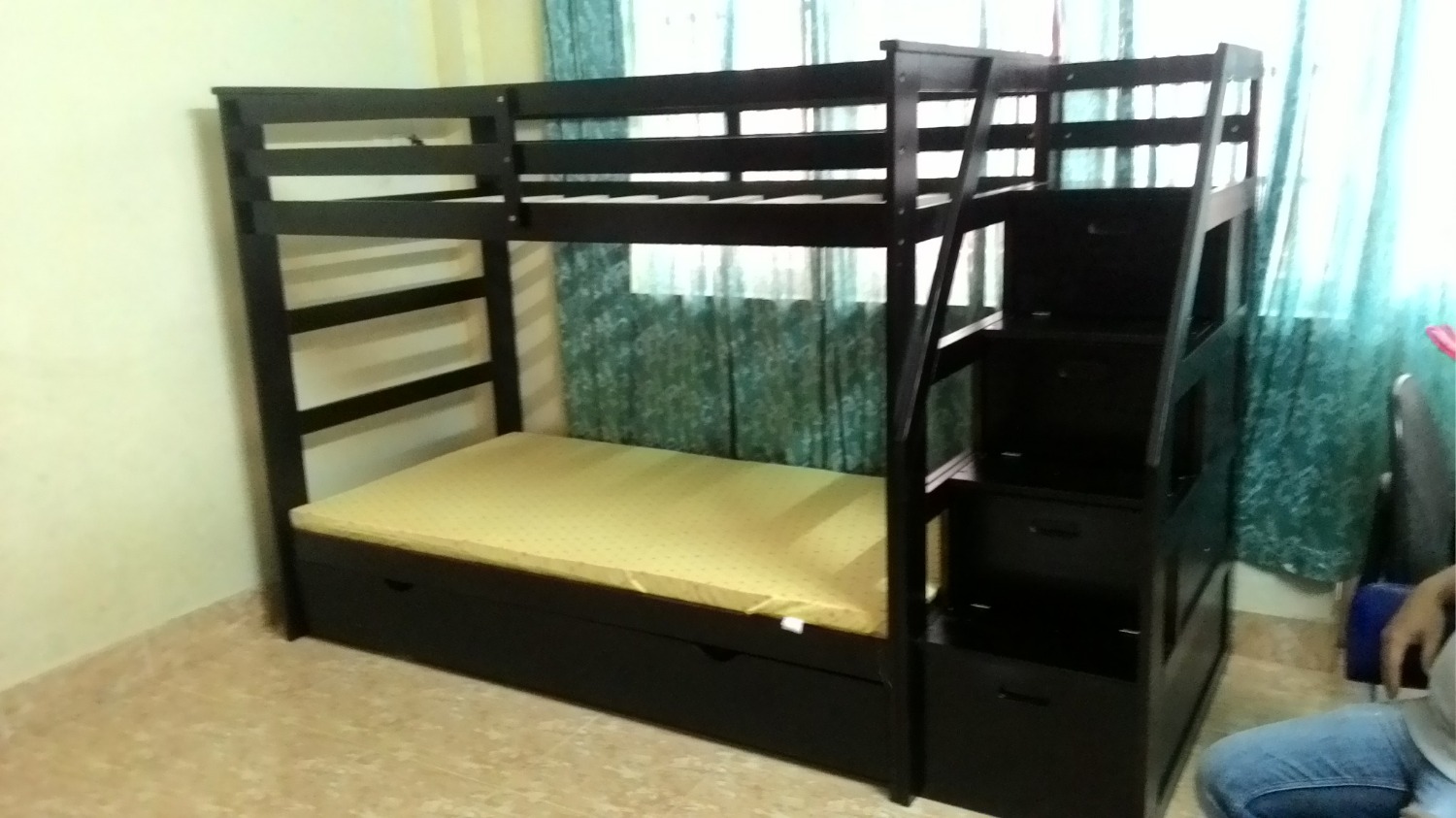 Giường rất đẹp và tiện lợi, mấy đứa con nhà tôi rất thích