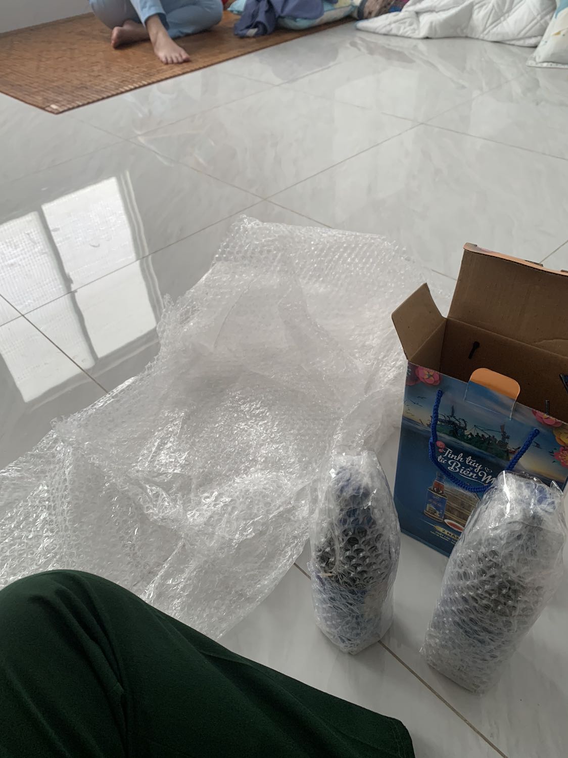 Phải cho 5 sao vì shop rất kỹ lưỡng, đóng gói chắc chắn từ ngoài vào trong, nước mắm mặn vừa phải, thơm ngon đậm đặc Phải cho 5 sao vì shop rất kỹ lưỡng, đóng gói chắc chắn từ ngoài vào trong, nước mắm mặn vừa phải, thơm ngon đậm đặc