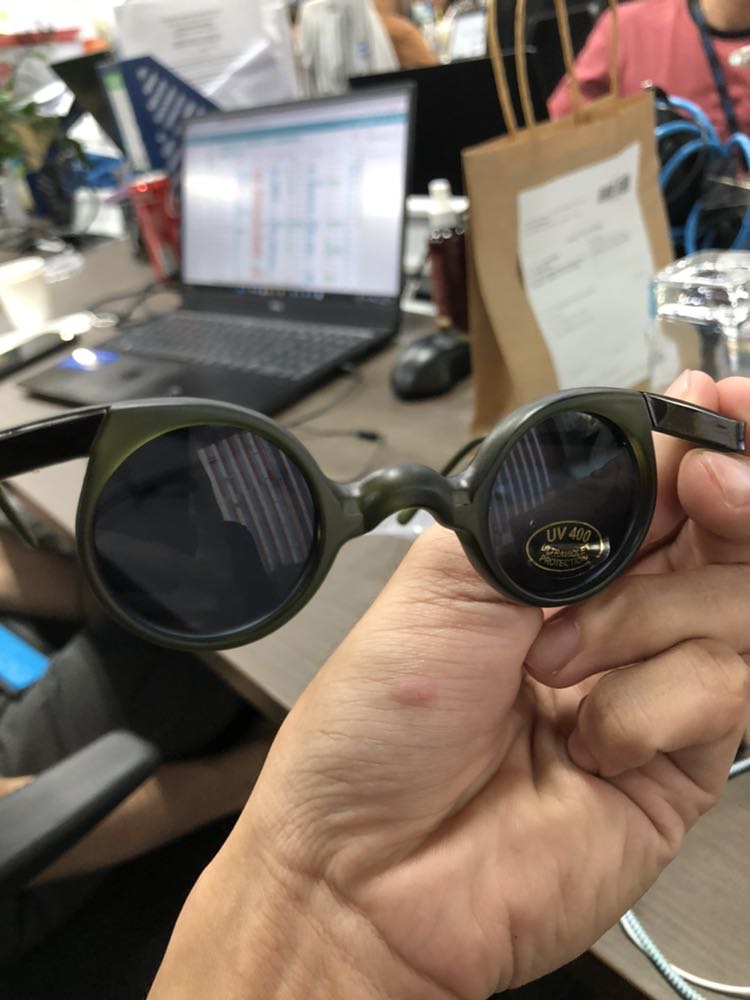 100 điểm cho shop nha
Shop hỗ trợ rất nhiệt tình lun, kính rất xinh
Sale shock giá rất rẻ mà shop trợ rất nhiệt tình
Sẽ ủng hộ shop nữa