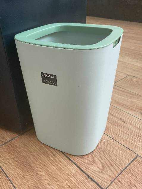 Lần đầu mình mua hàng tại shop, đọc review mọi người quá trời khen và thật bất ngờ khi mình nhận hàng, thùng rác màu siêu đẹp và chắc chắn ngoài sức tưởng tượng. Mình là ng khá khó tính nhưng các bạn chăm sóc khách hàng của shop rất đỉnh, tư vấn tận tình từng chút 1 nhận hàng đến tay mà quá hết sức hài lòng. Cảm ơn shop mong shop có nhiều sản phẩm như thế này để phục vụ người tiêu dùng. Mình sẽ mua ủng hộ thêm các sản phẩm của shop!