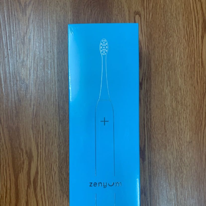 Mình mua tặng nên chưa bóc ra, nhưng bạn mình khen bàn chải đẹp, màu đen sạch mà thiết kế tinh tế. Chải sạch và giao hàng siêu nhanh! Sản phẩm Sinngapore nên nhìn đẹp và chắc chắn hơn hẳn mấy con trôi nổi khác