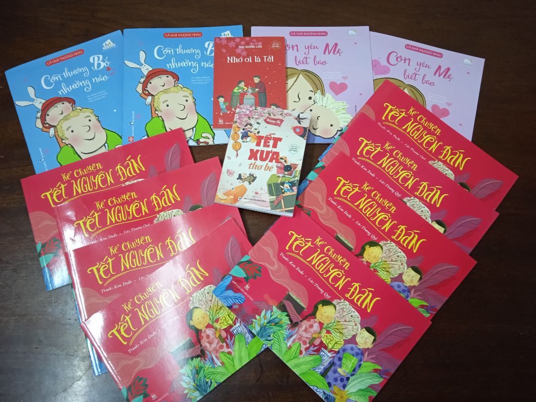 sách đẹp, dạng thơ phù hợp với các bé 2-4 tuổi. màu sắc bắt mắt.