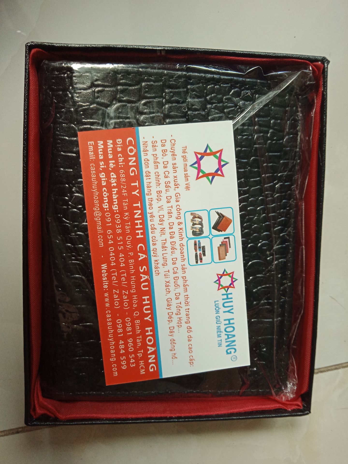 Ví nam da bò mềm mại , dập vân cá sấu tăng thêm phần sang trong... Huy Hoàng là thương hiệu mình luôn tin chọn