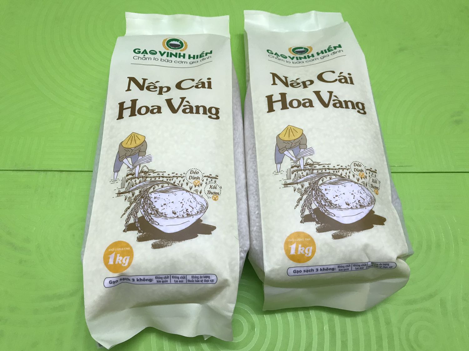 Shop giao hàng cực nhanh, đóng gói sản phẩm cẩn thận. Lần đầu mua nên chưa biết chất lượng sản phẩm thế nào nhưng bao bì đóng gói đẹp và hàng mới đóng gói. Sẽ ủng hộ shop trong những lần mua sau.