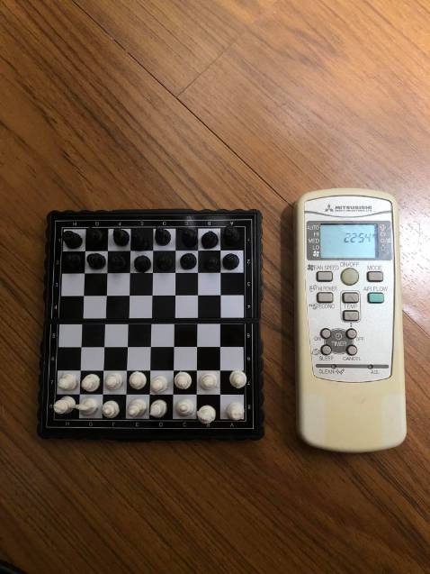 Shop cố tình cung cấp hình ảnh không chính xác (ảnh 2) gây nhầm lẫn cho khách hàng.
Quân cờ có mức độ hoàn thiện kém, không được như hình đâu các bạn nhé.