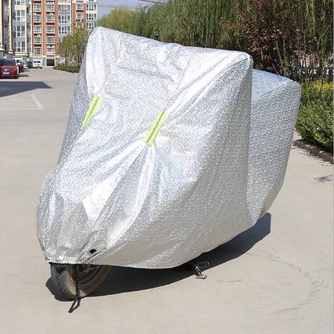 Hàng như mô tả, tráng nhôm màu bạc xịn xò, bạt không đàn hồi, đúng kích thước, phản quang nhiệt tốt, nên yên tâm để ngaoif trời, kể cả ban đêm cũng không lo.
Lỗ cán inox tôi thấy chắc chắn, mặc dù đang băn khoăn không biết có nên mua khóa nữa không để tròng nó vào bánh xe chống trộm, nhưng lại nghĩ có mỗi cái bạt mà nó cũng lấy trộm thì hơi kỳ!

Sản phẩm cầm dẻo dai, dùng mới được thời gian không biết bền ra sao, nhưng cảm nhận lúc đầu là khá ok rồi đó!