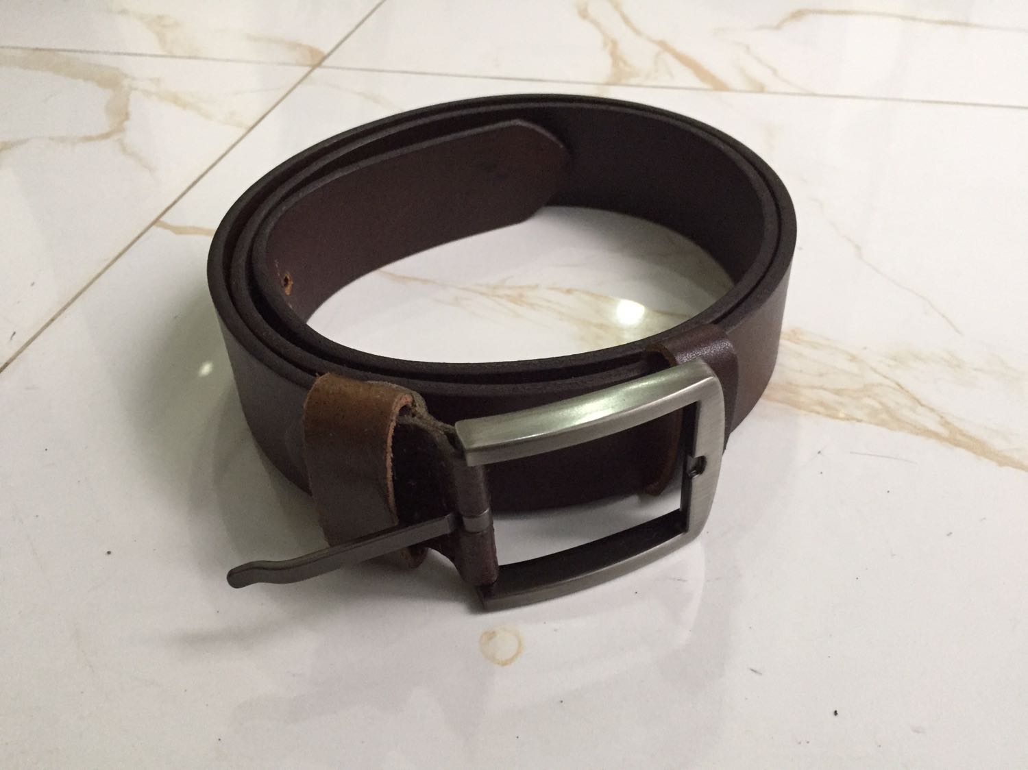 sản phẩm như hình, khá đẹp nhìn cao cấp, da mềm và mịn sẽ ủng hộ tiki lần tới.