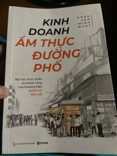 Kể chuyện quá nhiều. Nghèo nàn kiến thức. Đậm chất pr. 
Trong những cuốn sách của Giver đây là cuốn mình mong chờ nhất mà cũng gây nhiều thất vọng cho mình nhất. Nếu AC nào đã xem sách của Giver thì dễ dàng nhận ra kiến thức chỉ xê dịch từ những cuốn sách khác qua đây nếu ko muốn nói là bê nguyên xi. Thậm chí tài liệu tặng kèm cũng dẫn tới 1 trang landing *** quảng cáo BMMH vô tội vạ…. tựu chung lại cuốn sách này ra đời chỉ nhằm nhận diện thương hiệu và kích cầu nhượng quyền BMMH. Kể chuyện quá nhiều. Nghèo nàn kiến thức. Đậm chất pr. 
Trong những cuốn sách của Giver đây là cuốn mình mong chờ nhất mà cũng gây nhiều thất vọng cho mình nhất. Nếu AC nào đã xem sách của Giver thì dễ dàng nhận ra kiến thức chỉ xê dịch từ những cuốn sách khác qua đây nếu ko muốn nói là bê nguyên xi. Thậm chí tài liệu tặng kèm cũng dẫn tới 1 trang landing *** quảng cáo BMMH vô tội vạ…. tựu chung lại cuốn sách này ra đời chỉ nhằm nhận diện thương hiệu và kích cầu nhượng quyền BMMH.