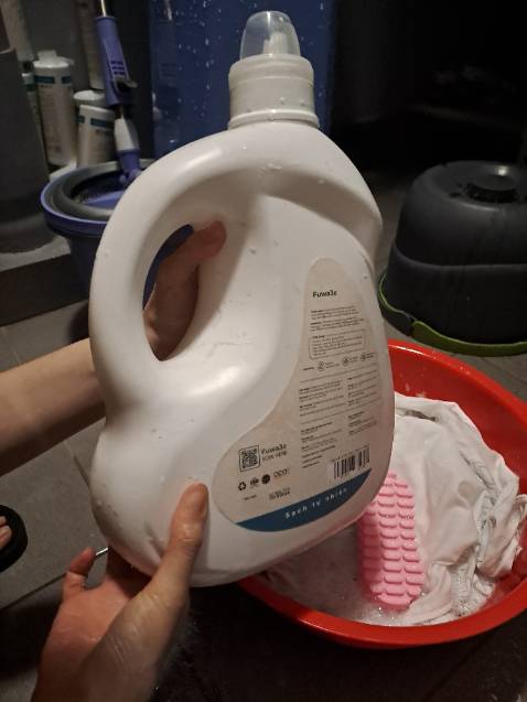 Nước giặt rất thơm nhiều bọt. Giặt lại rất sạch và trắng.
 dòng này thiên nhiên nhưng công năng rất tốt.
 shop đóng gói cẩn thận giao hàng nhanh tikinow