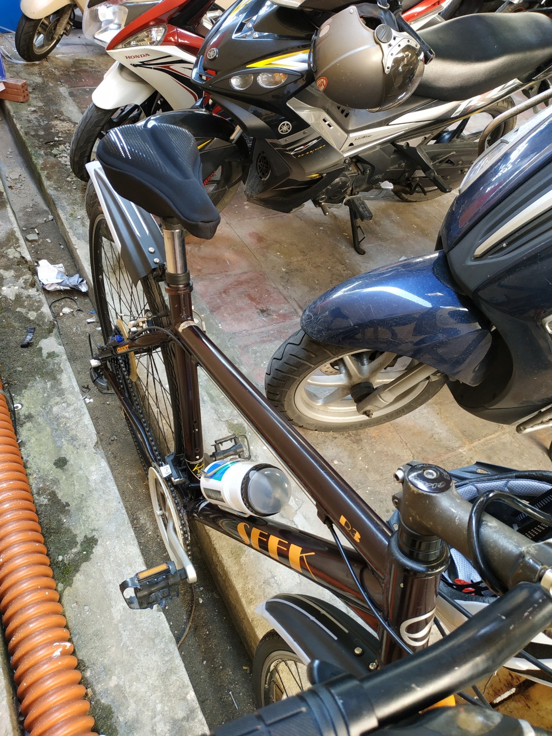 Lắp vừa khít vào yên xe giant seek r3 , sờ thì khá êm còn chưa ngồi nên chưa biết có sướng không, mà khả năng sướng là rất cao. Lắp vừa khít vào yên xe giant seek r3 , sờ thì khá êm còn chưa ngồi nên chưa biết có sướng không, mà khả năng sướng là rất cao.