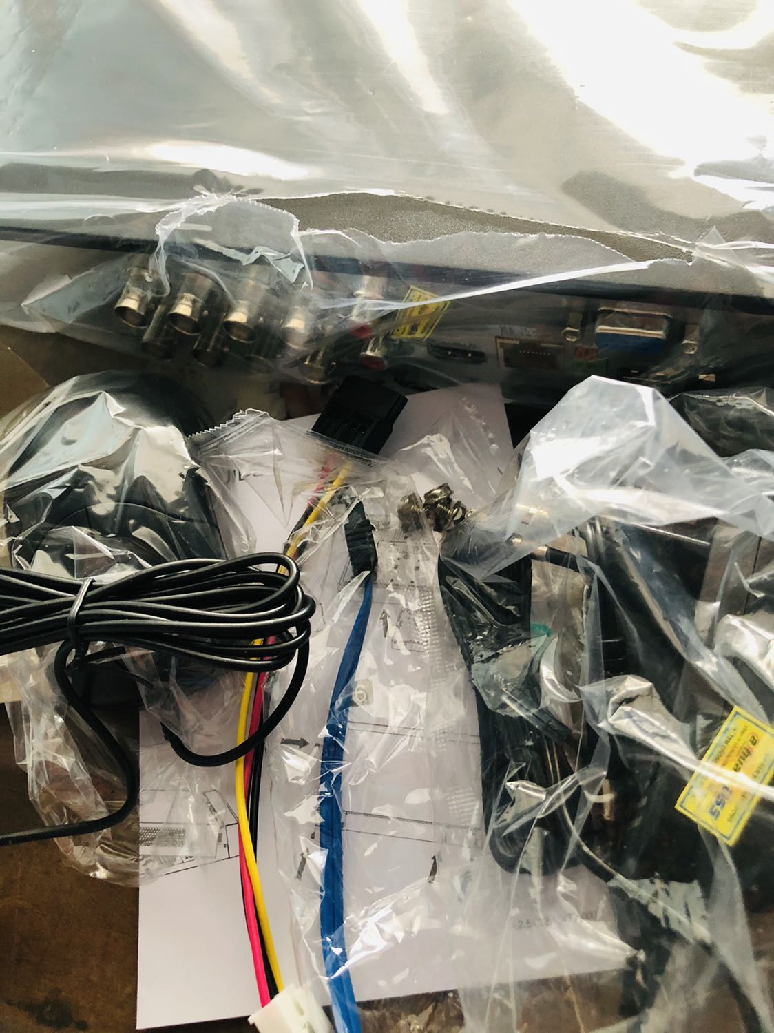 Mua của nhà bán HOÀNG HẢI COMPUTER. 
sản phẩm giao đúng mã 5108 HS , 
( ĐÚNG HÀNG NHẬP KHẨU ) 

Sử dụng thêm được 4 Cam IP ( Tổng cộng được 12 CAMERA )

Mình có mua thêm 1 cam màu của dahua mã 1239 ( giá 599k) gắn vô thêm cho chất lượng hình ảnh màu ban đêm rõ nét. Zoom lên khoảng cách 25 m thấy rất rõ .Cái thằng kia đang tè trước cổng doanh nghiệp.?

Do còn 7 Camera đời củ chuẩn HD nên mình phải mua đầu dahua 5108 HS , nó mới tương thích với cam củ . 

Kg ngờ đầu ghi 5108 HS HÀNG NHẬP KHẨU CỦA NHÀ BÁN HOÀNG HẢI COMPUTER. CÓ TEM CHÍNH HẢNG . Khi gắn vô với cam củ chất lượng hình ảnh cho ra cải thiện hơn trước gấp đôi , rất rõ nét. Kg bị nhiều. 

Các bạn nên chọn mua hàng nhà bán tin cậy uy tín giao đúng MÃ BẠN CHỌN hàng nhập khẩu thì mới được chất lượng như mình nói nhé. 
Do bên ngoài có hàng VN , a thợ lắp cam nói. ?