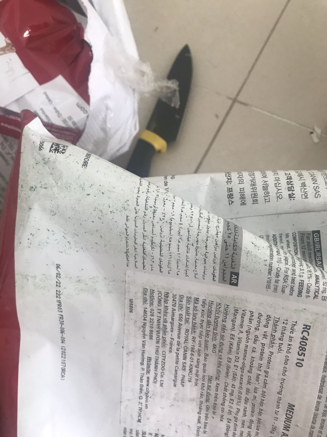 đặt 2 bịch mà bị rách cả 2, bên ngoài bao rất bẩn, có màu xanh xanh như kiểu bị mốc. thất vọng, giá cũng ko rẻ so với *** hay ***. Tiki nên xem lại nhà cung cấp này.