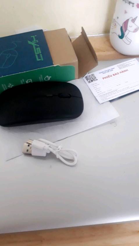 Chuột như hình, tiếng bấm chuột ko ồn nhưng cá nhân mình khuyến khích nhà sản xuất màu dây cho đồng bộ vs chuột thì hoàn hảo và đẹp hơn, về tính năng sử dụng và chất lượng với tầm giá này để xem dùng dc bao lâu thì mình sẽ report cho các bạn nhe