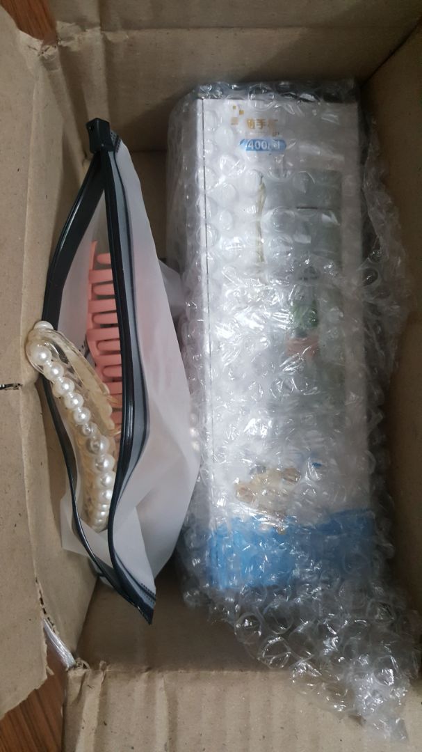 mua 2 bình nước + bộ kẹp tóc . shop gửu thiếu 1 bình nước . rất thất vọng . yêu cầu trả lại hàng đủ