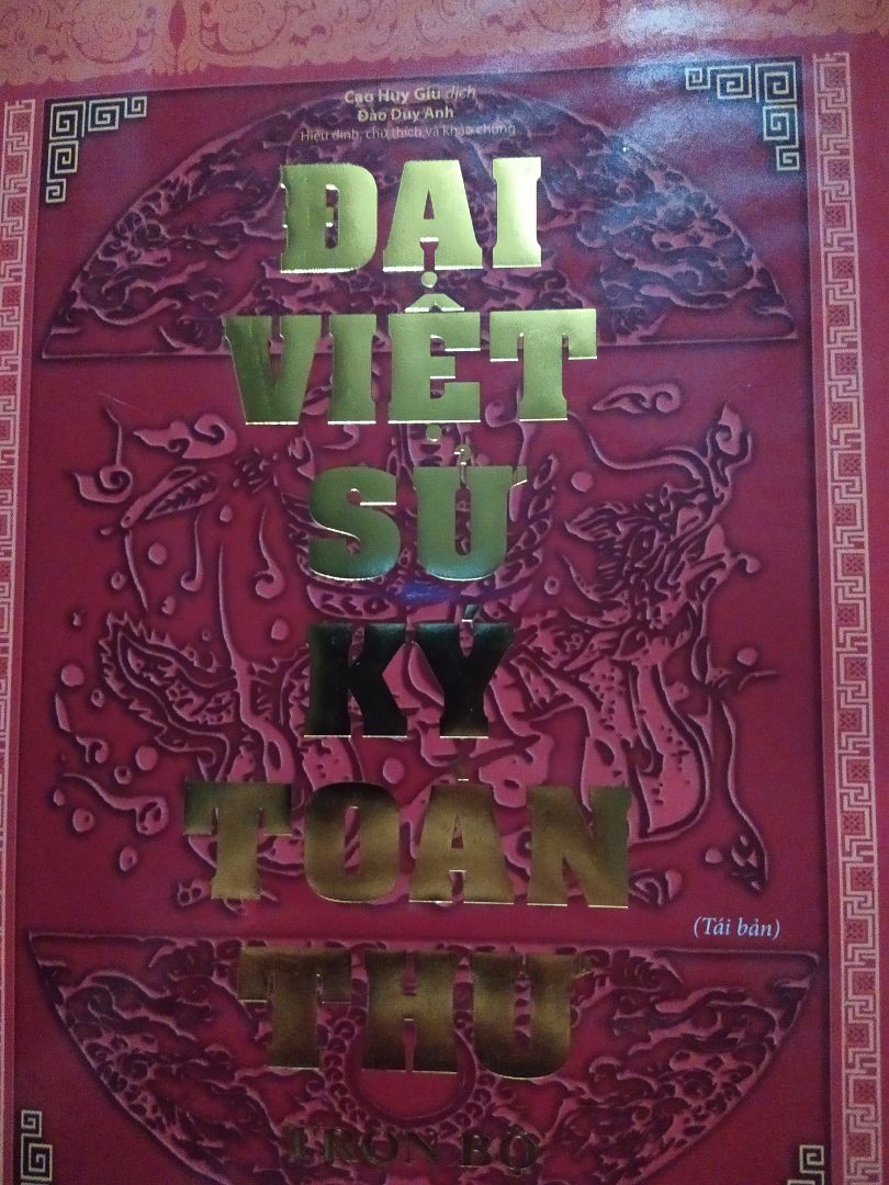 Sách đẹp, nhưng có 1 lỗi nhỏ là phần trên bị tróc 1 chút keo nhưng mình đã dán lại. Đặt hôm qua hôm nay đã có, ship nhanh thật. Nên mua đối với những ai yêu sử nha.