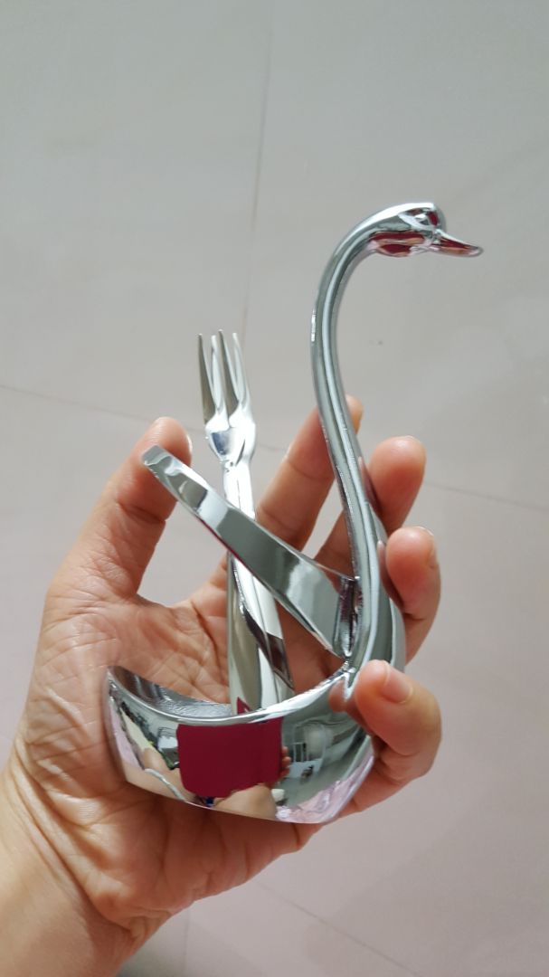 mình đã muốn mua thiên nga này lâu rồi. mua 1 lần 4 con. 2 con mình chưng bàn ăn và chưng Tết. 2 con tặng người nhà. thiên nga đẹp, sắc sảo. cảm thấy rất hài lòng. cảm ơn nhà bán hàng Dandihome và cảm ơn Tiki rất nhìu! sẽ luôn ủng hộ tiki và Dandihome