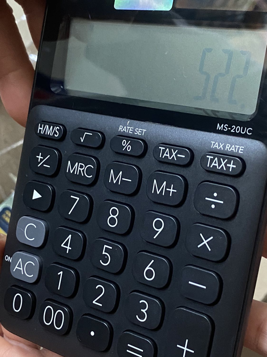 Vừa nhận hàng, dù để ngoài nắng vài phút, nhưng nó vẫn không lên số hoặc lên số rất mờ. 
Hàng chính hãng mới khui tem mà số cứ mờ căm vậy thì sao mà xài? 
Đề nghị Tiki hỗ trợ đổi trả giúp tôi. Cảm ơn!