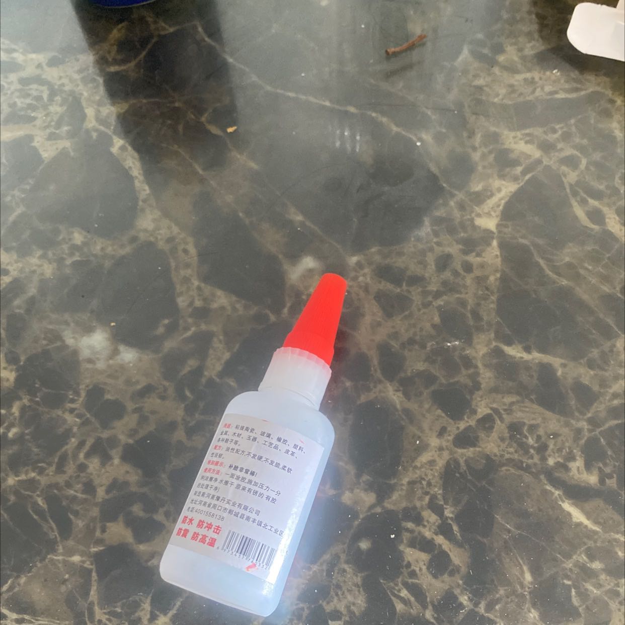 Keo không có vỉ nhựa bọc ngoai , mở ra được ngay. Chat luong kém , chỉ như 502 . Khong dam dung vao những việc cần chắc chắn an toàn Ti ki nên xem lai những mặt hàng  dang ki bán để khach hàng co niềm tin  vàonTi ki.  Khach hàng khong hài lòng và không dám dung