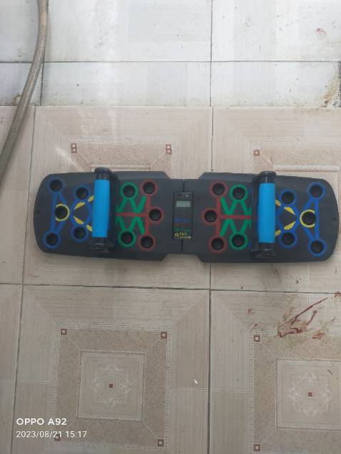 Hít đất là một bài tập vừa đơn giản, dễ thực hiện vừa giúp người tập nhận được nhiều lợi ích cho sức khỏe. Cụ thể hít đất có tác dụng gì? Dưới đây là những thông tin sẽ giúp bạn đọc giải đáp thắc mắc đó cũng như tìm hiểu một số lưu ý khi tập luyện bài tập này.