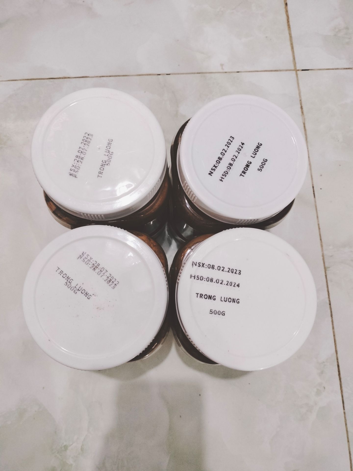 mật thì được, ngon, nhưng bốn hộp cacao có hai hôp  dùng đc, k mùi k vị lại có cát bên trong