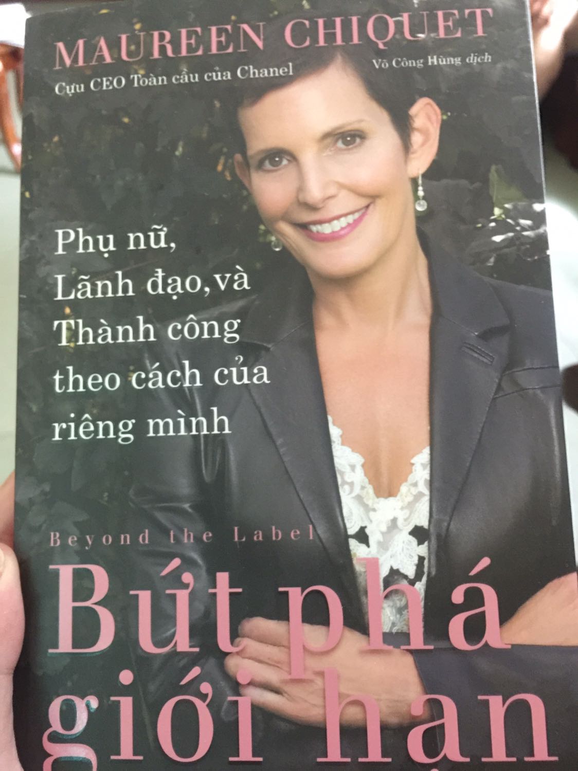 Sách bọc niêm còn nguyên nên chắc là sách mới, tuy nhiên vẫn có vài chỗ bị ố vàng. Sách kèm theo 1 bookmark hình giống bìa sách, sale 91% vậy là khá ổn. Nếu không có bị ố vàng lỗ chỗ thì có lẽ sẽ tuyệt vời hơn. Giao hàng siêu nhanh, dùng tikinow đặt xong chưa đầy 20 phút là giao tới nhà rồi.