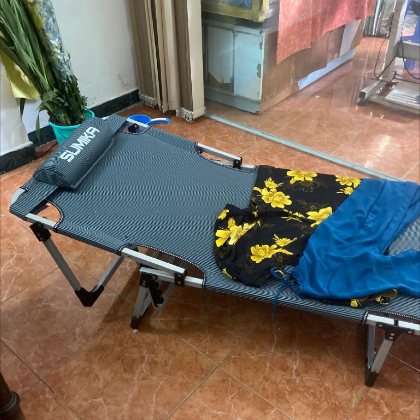 Khoản giao hàng của mấy shop trên tiki thì khỏi chê, giao kịp trước tết, cả nhà ai cũng thích cái ghế này, ngủ trưa rất là đã, cứng cáp, êm ái.