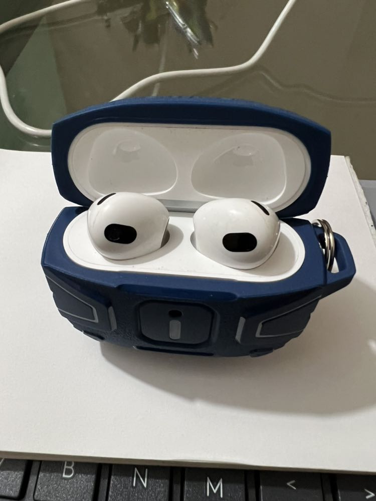 Độ hoàn thiện tốt. Ôm rất khít với airpod 3. Đáng mua Độ hoàn thiện tốt. Ôm rất khít với airpod 3. Đáng mua