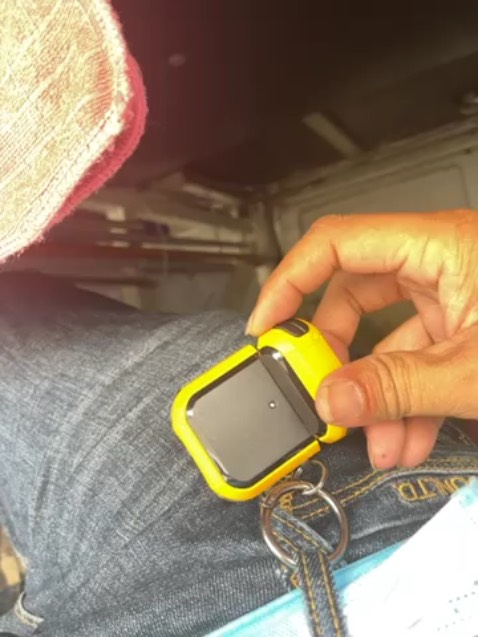 Mở nắp bị cấn. Thao tác ko gọn Mở nắp bị cấn. Thao tác ko gọn