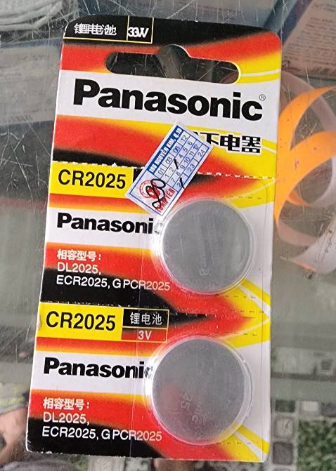 Ảnh cho ai có nhu cầu mua tham khảo nè, size hơi bẹp hơn pin cùng loại.