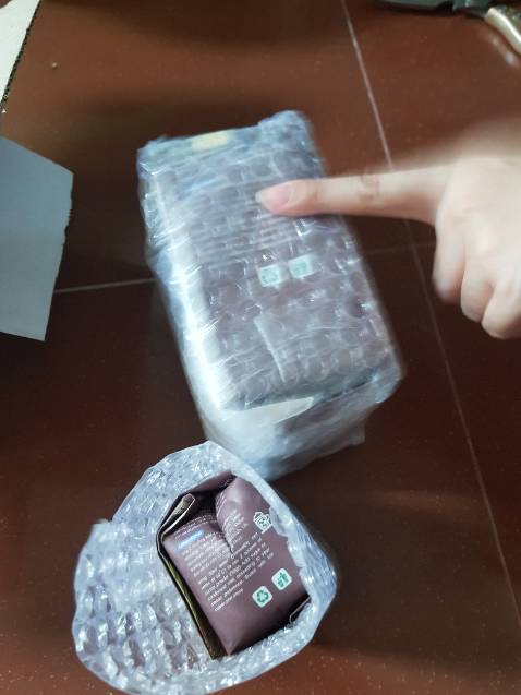 Giao hàng rất nhanh, nhân viên giao hàng cũng dễ thương. Sản phẩm được đóng gói cẩn thận, chất lượng sản phẩm rất ổn. Sẽ ủng hộ tiếp.