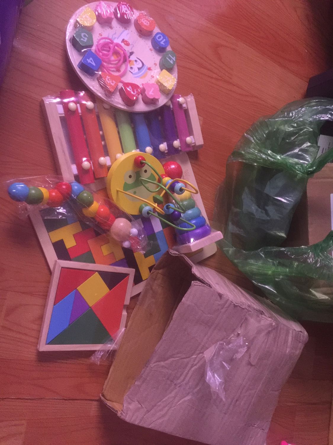 Để là 8 món mà? Sao giao 7 món? Mình mua hàng tiki rất nhiều nên tin tưởng, mà mỗi lần mình quên kiểm hành là y như rằng có sai sót? Thế này có gọi là *** gạt khách hàng ko? Gói hàng thì quá tệ, ko chuyên nghiệp