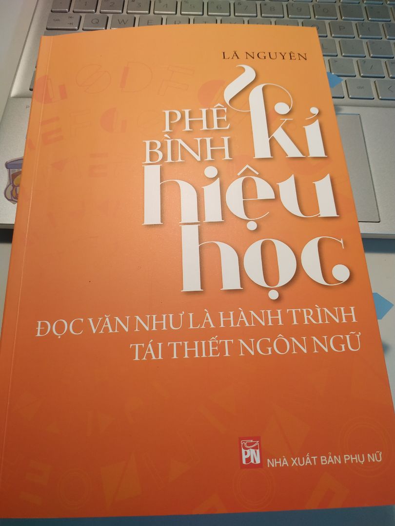 trời ui thầy đỉnh lắm lun, kiến thức thầy siêu uyên bác mà lại diễn đạt dễ hiểu cực kì, đọc hấp dẫn lắm!! mới nhận mà mình đọc vèo một mạch hết nửa già quyển rồi, mình sẽ đọc lại lần nữa. còn về chất lượng sách thì quá xịn sò xinh đẹp, giao hàng nhanh, chất lượng tuyệt vời không còn gì để nói!