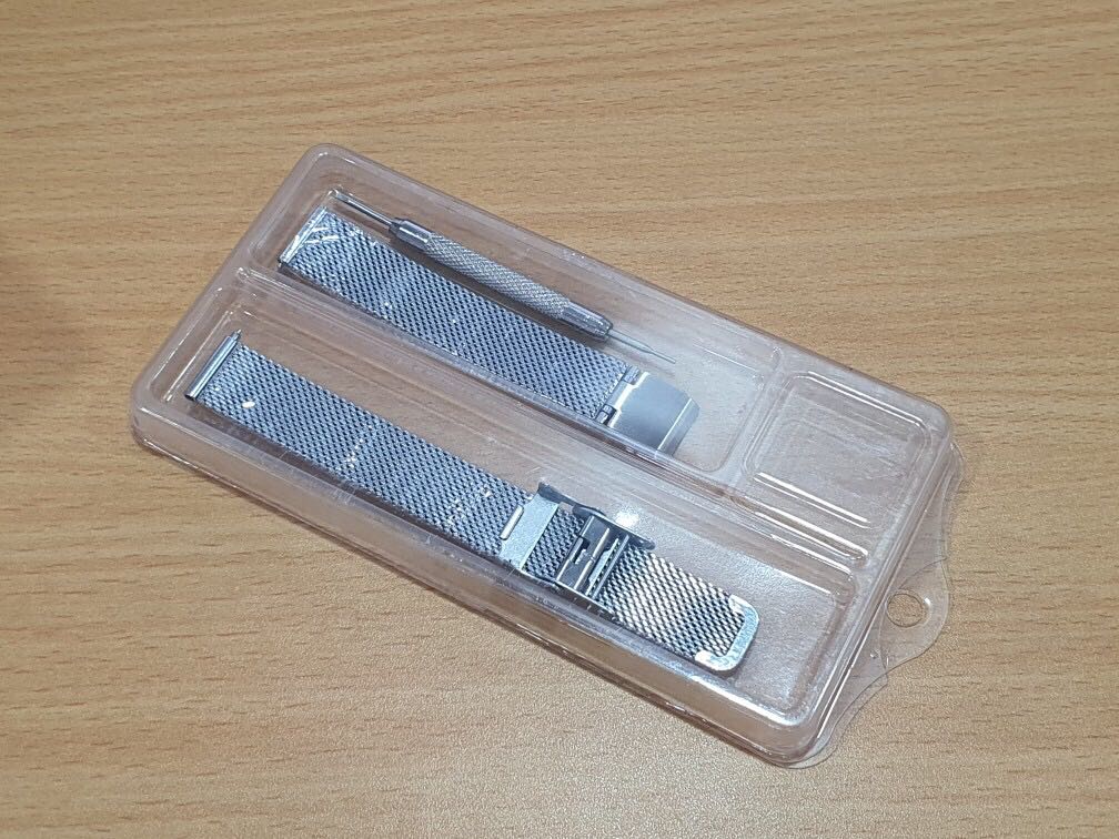 Mình mua luôn cả 2 màu Bạc và Vàng hồng, thật sự bất ngờ vì giá rẻ mà chất lượng tốt, không gỉ sét gì cả, dùng mấy tháng rồi vẫn rất OK, dây mềm mại chứ không khô cứng như những Shop khác. Cảm ơn Shop 60s - Watch và Tiki