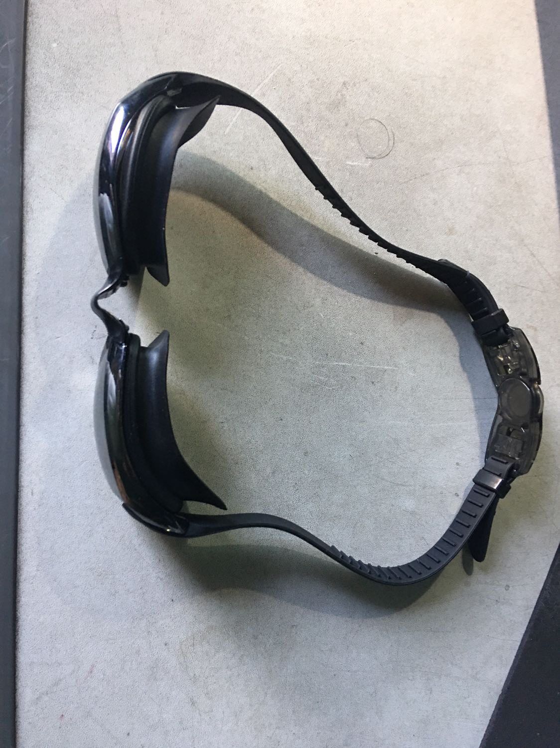 Ship nhanh quá trời! Vừa đặt xong đã nhận rùi hú hồn 
Giá cả như này hợp lý rùi ạ Cơ mà quên mất không đặt cái thảm yoga của shop nên giờ lật đật mua 1 cái nữa
Tặng shop 5 sao vì chăm sóc khách hàng có tâm ghê lun
À, nhớ tặng em mã giảm giá nha nãy nhắn mà em quên mất chưa lưu